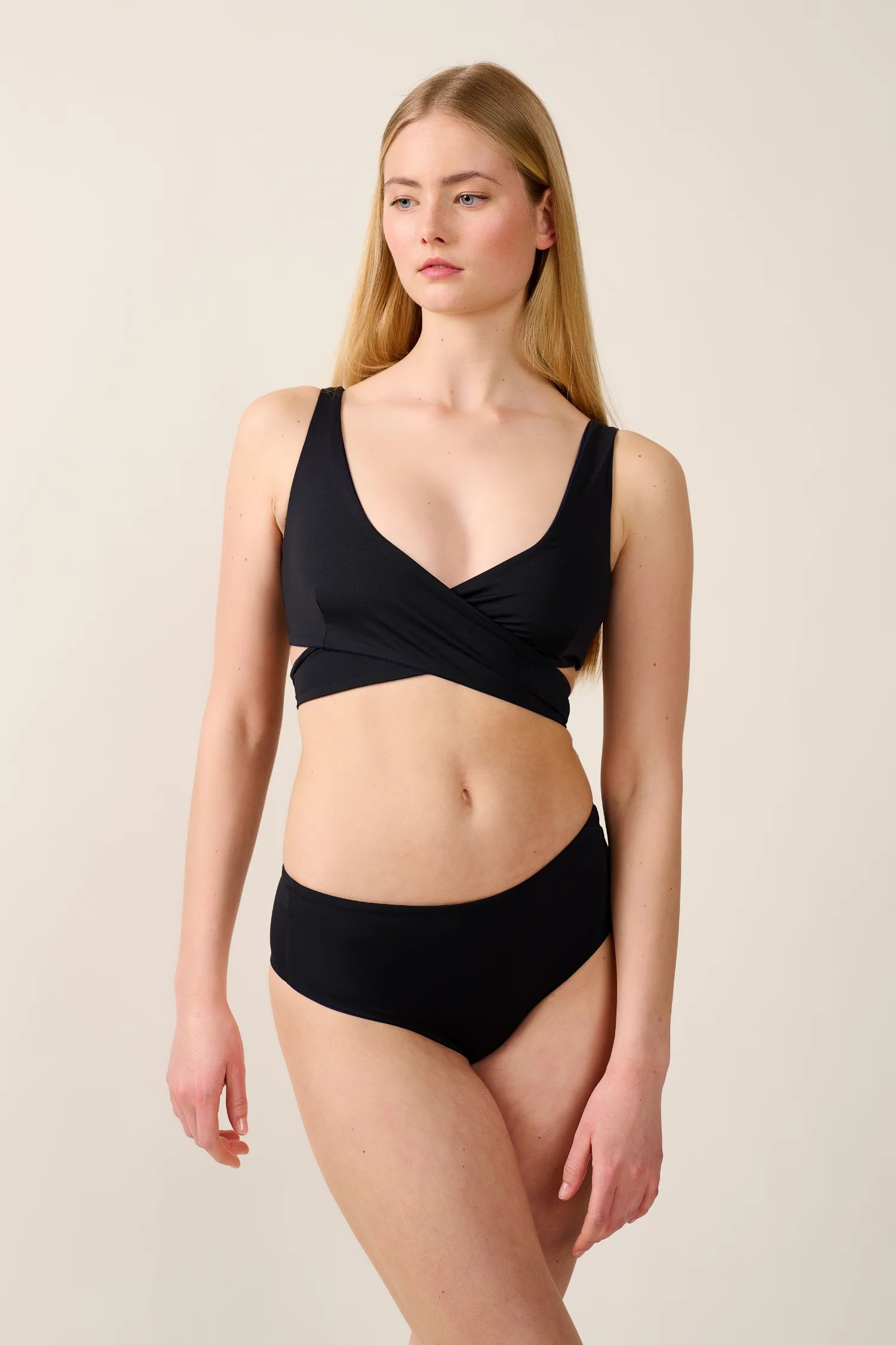 mymarini-cheeky-shorts-classics-bikini-hose-hipster-in-schwarz-grau-schwarz-navy image 6