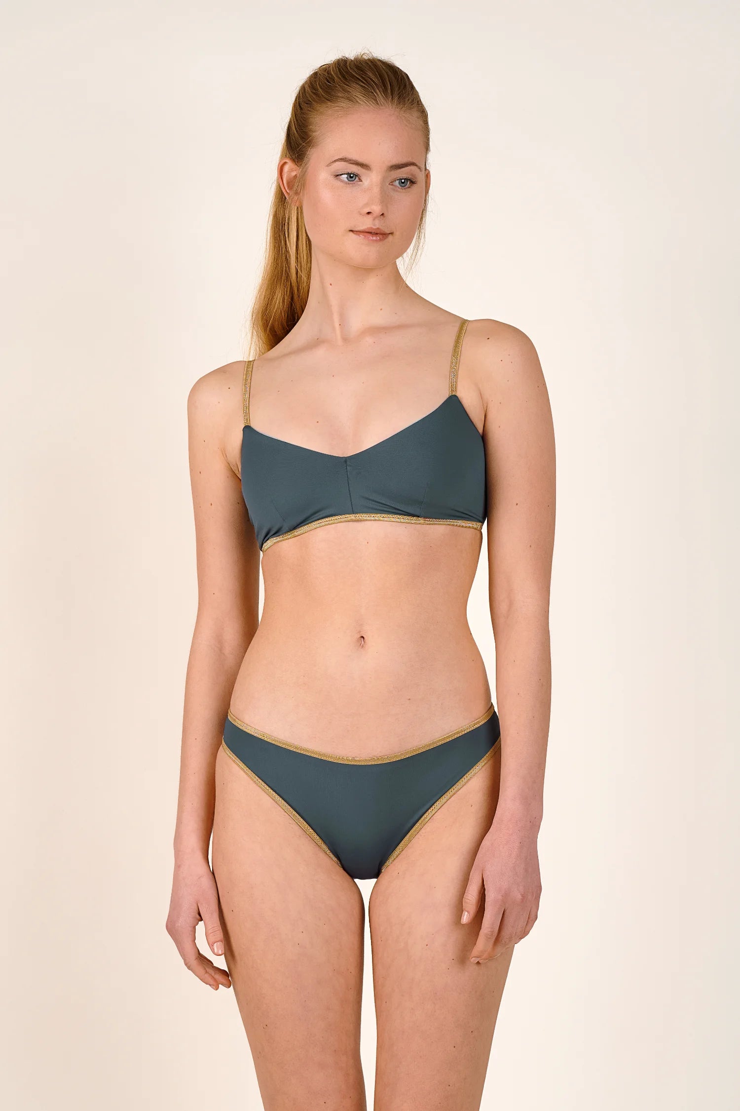 mymarini-pants-classic-shine-bikini-hose-klassische-hose-mit-mittelhohem-beinaus image 2