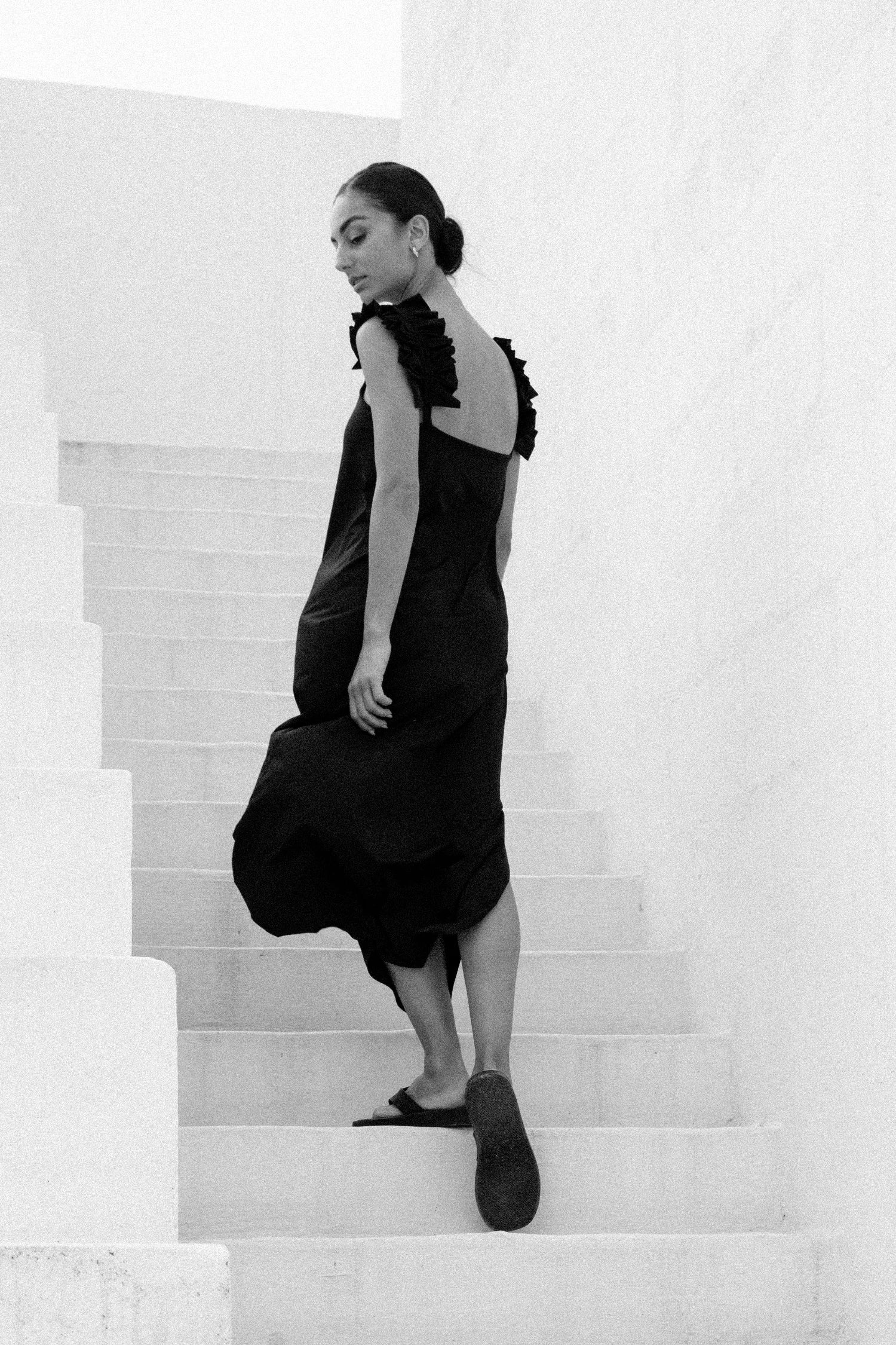 mymarini-dress-midikleid-mit-r-schen-schwarz image 4