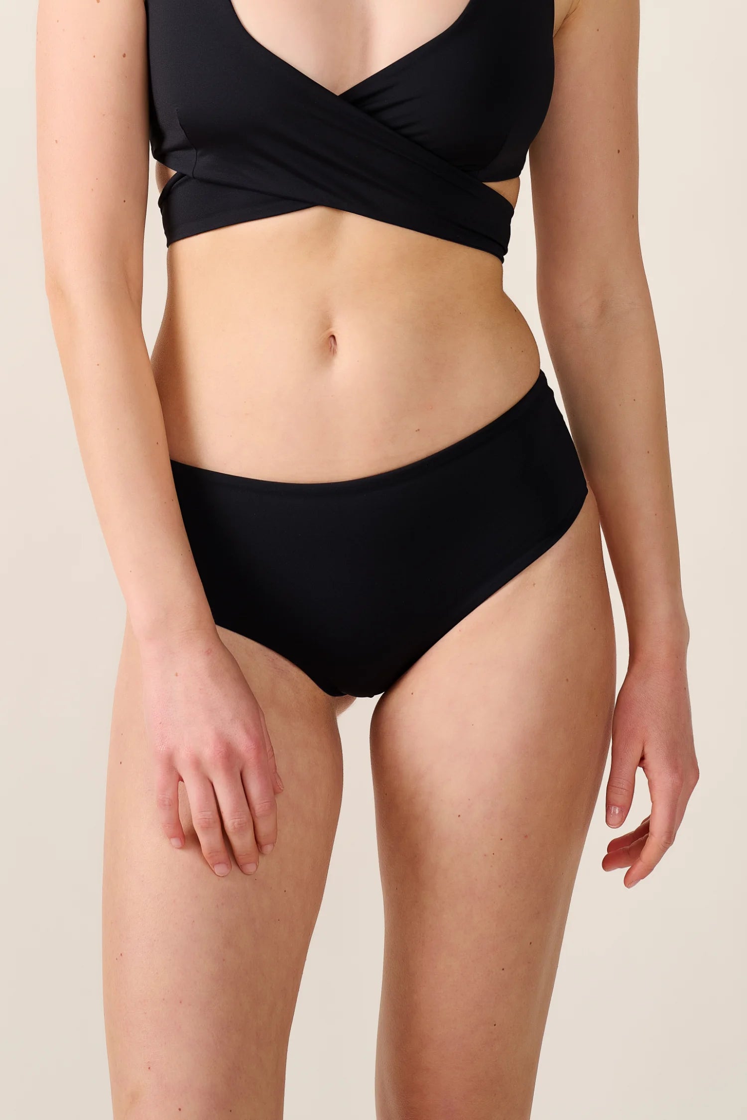 mymarini-cheeky-shorts-classics-bikini-hose-hipster-in-schwarz-grau-schwarz-navy image 5