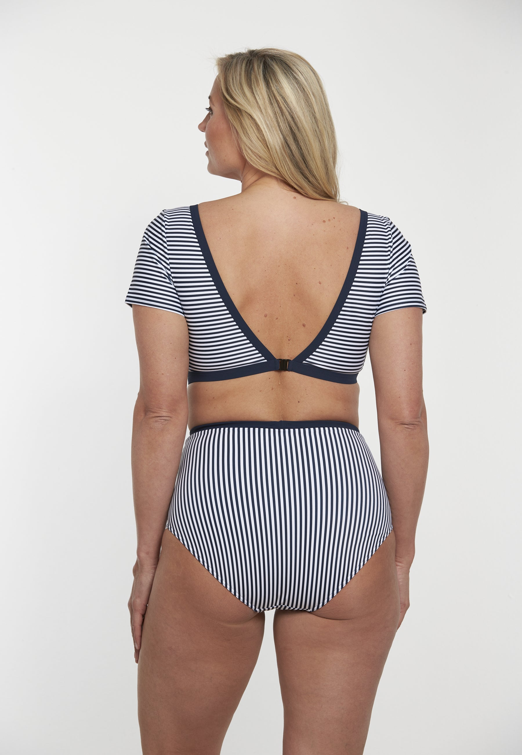 sunflair-navy-stripe-classic-bikini-set-mit-v-top-und-taillenslip image 4