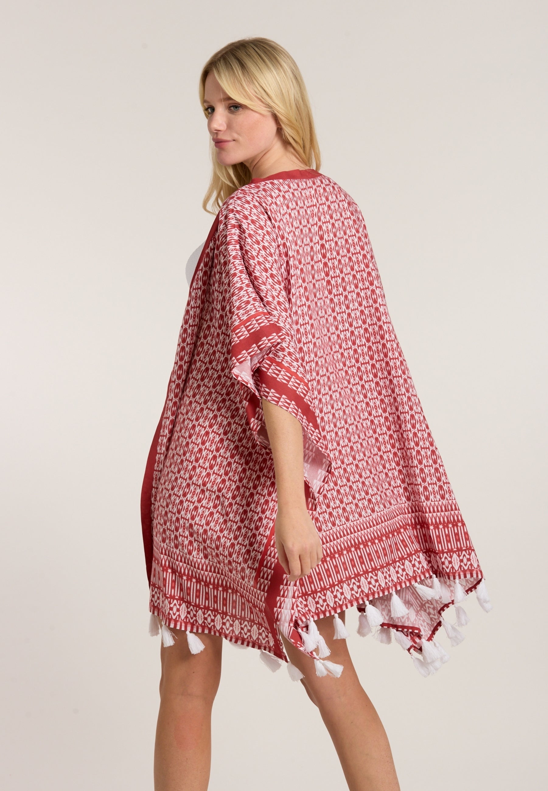 olympia-ethno-beach-cape-strandponcho-berwurf-mit-ikat-print-und-quasten image 3