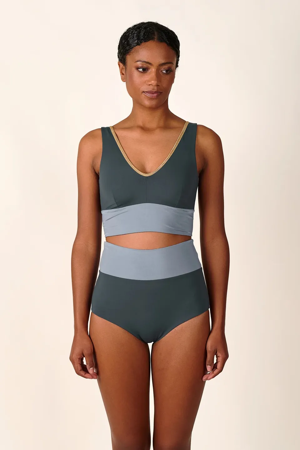 mymarini-yoga-top-classic-shine-bikini-oberteil-sport-top-mit-v-ausschnitt-grau- image 1