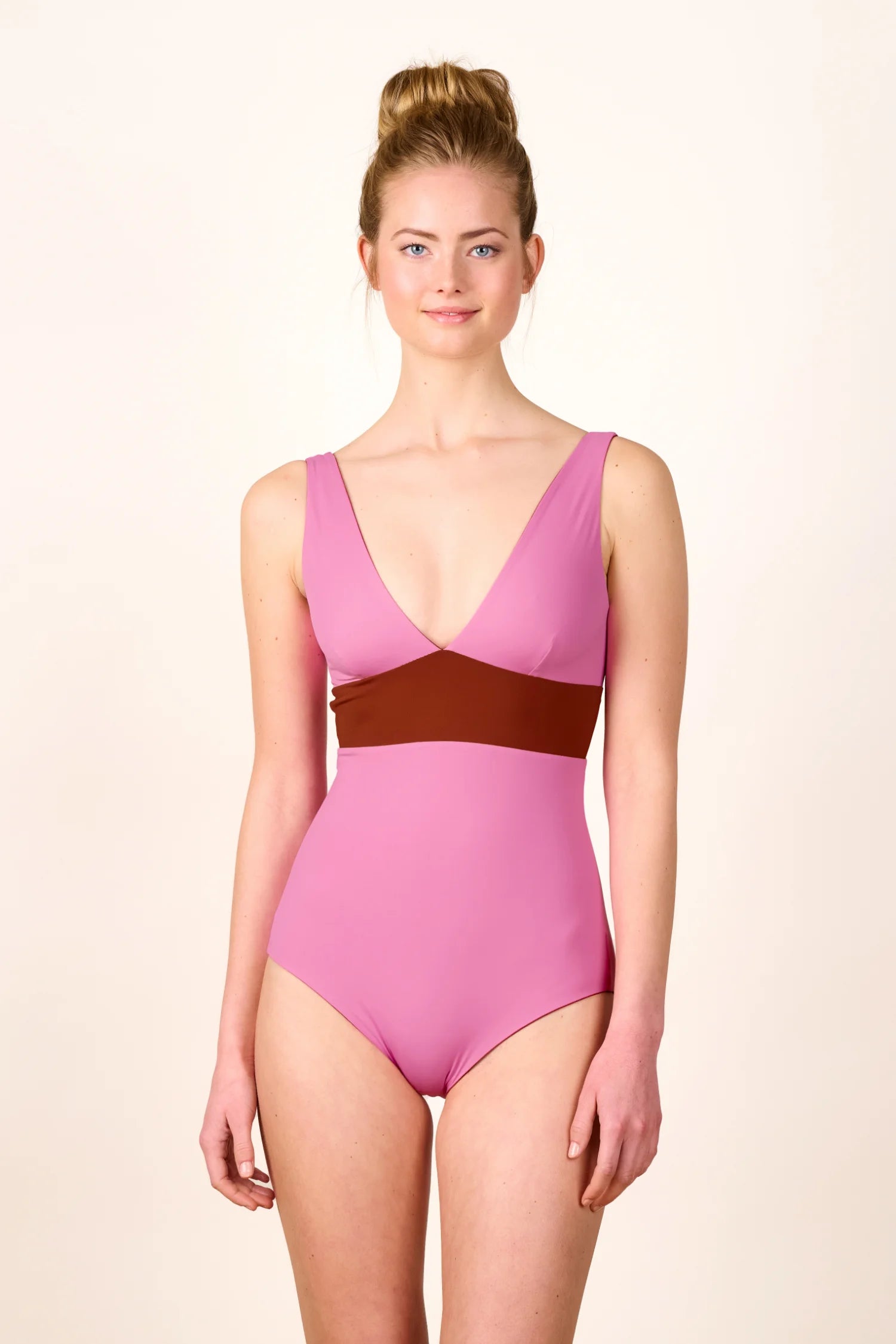 mymarini-plungesuit-memories-badeanzug-mit-tiefem-v-ausschnitt-blau-beige-rot-pi image 7