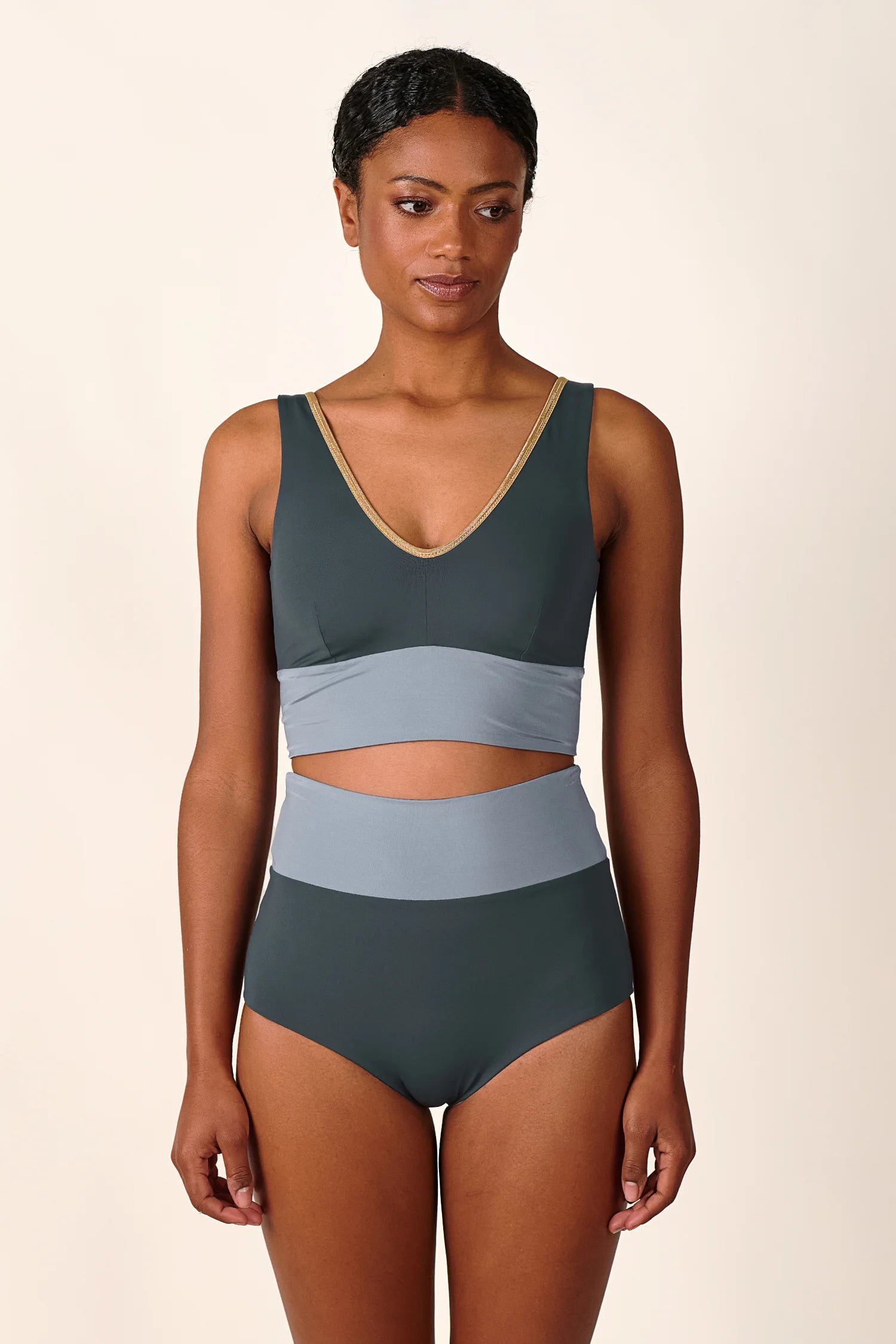 mymarini-yoga-set-crystal-grey-bikini-set-mit-v-neck-top-und-high-waist-surf-sho image 6