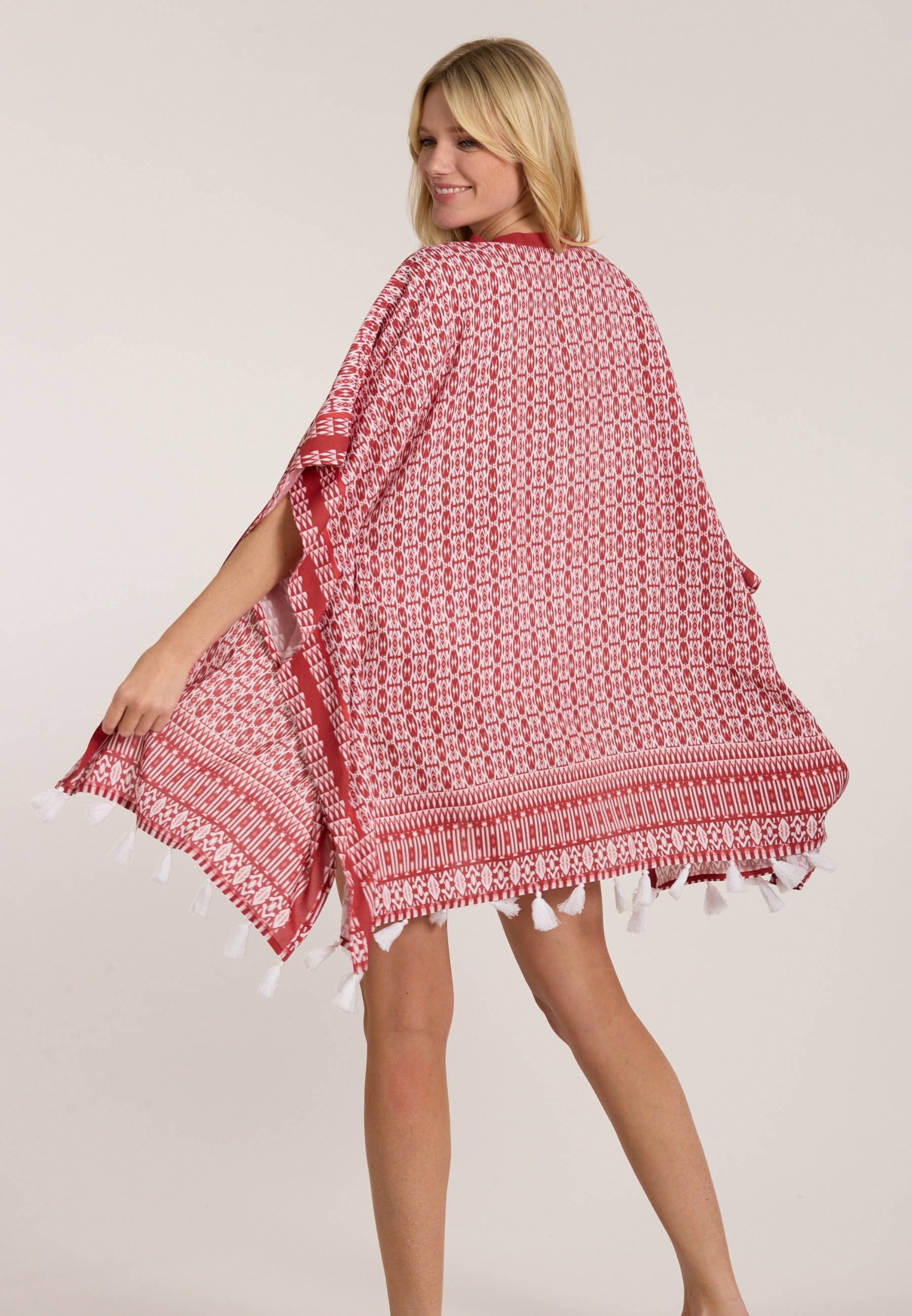 olympia-ethno-beach-cape-strandponcho-berwurf-mit-ikat-print-und-quasten image 5