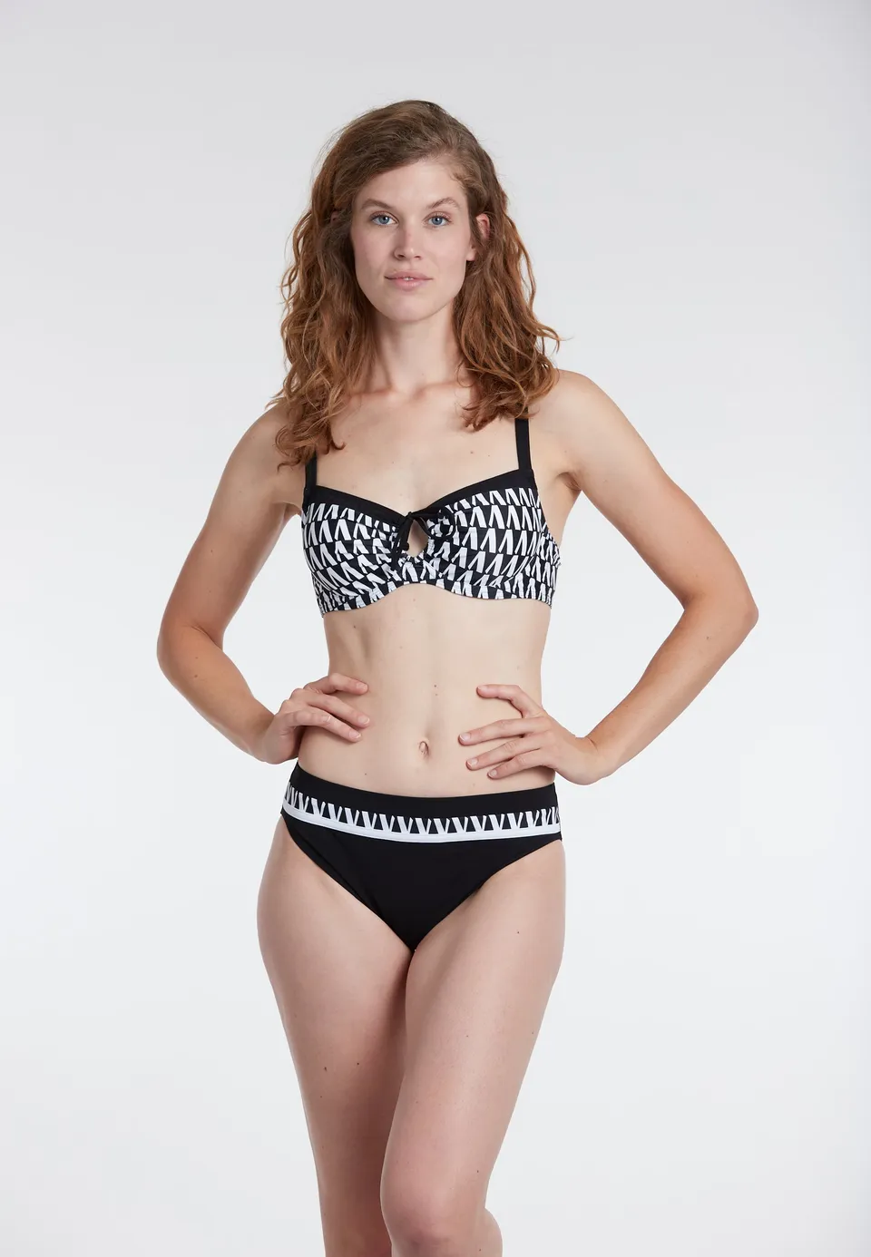 sunflair-monochrome-top-bikini-oberteil-schwarz-wei-mit-cut-out image 1