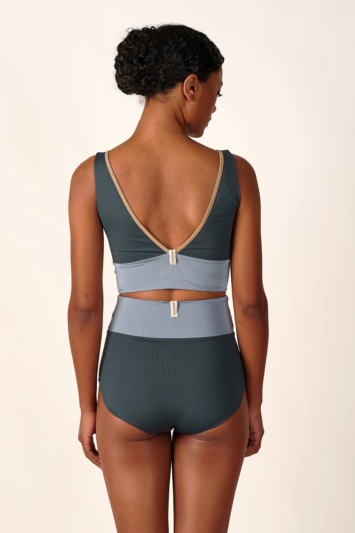 mymarini-yoga-set-crystal-grey-bikini-set-mit-v-neck-top-und-high-waist-surf-sho image 8