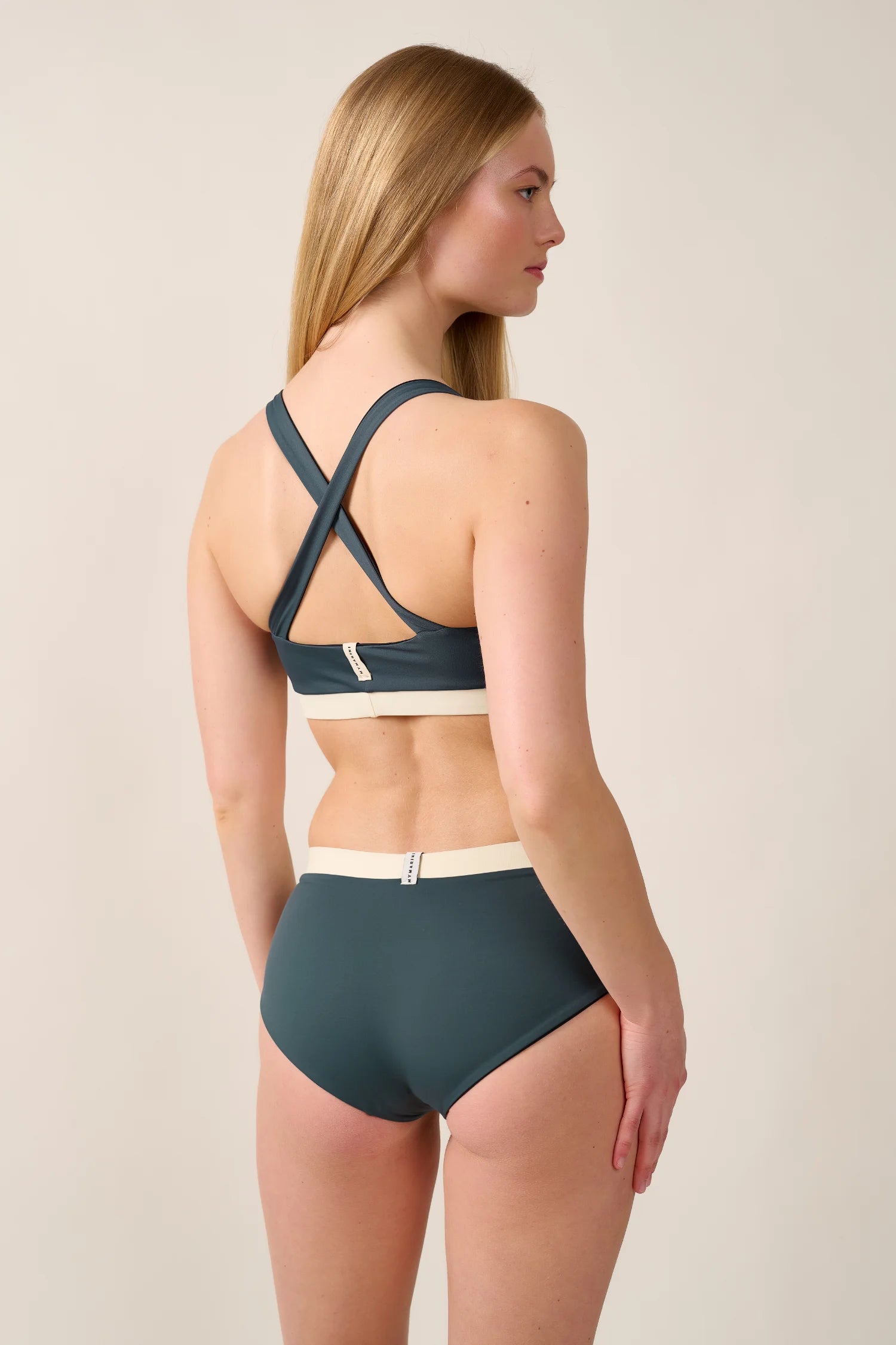 mymarini-sport-set-bikini-black-grey-white-crossback image 3