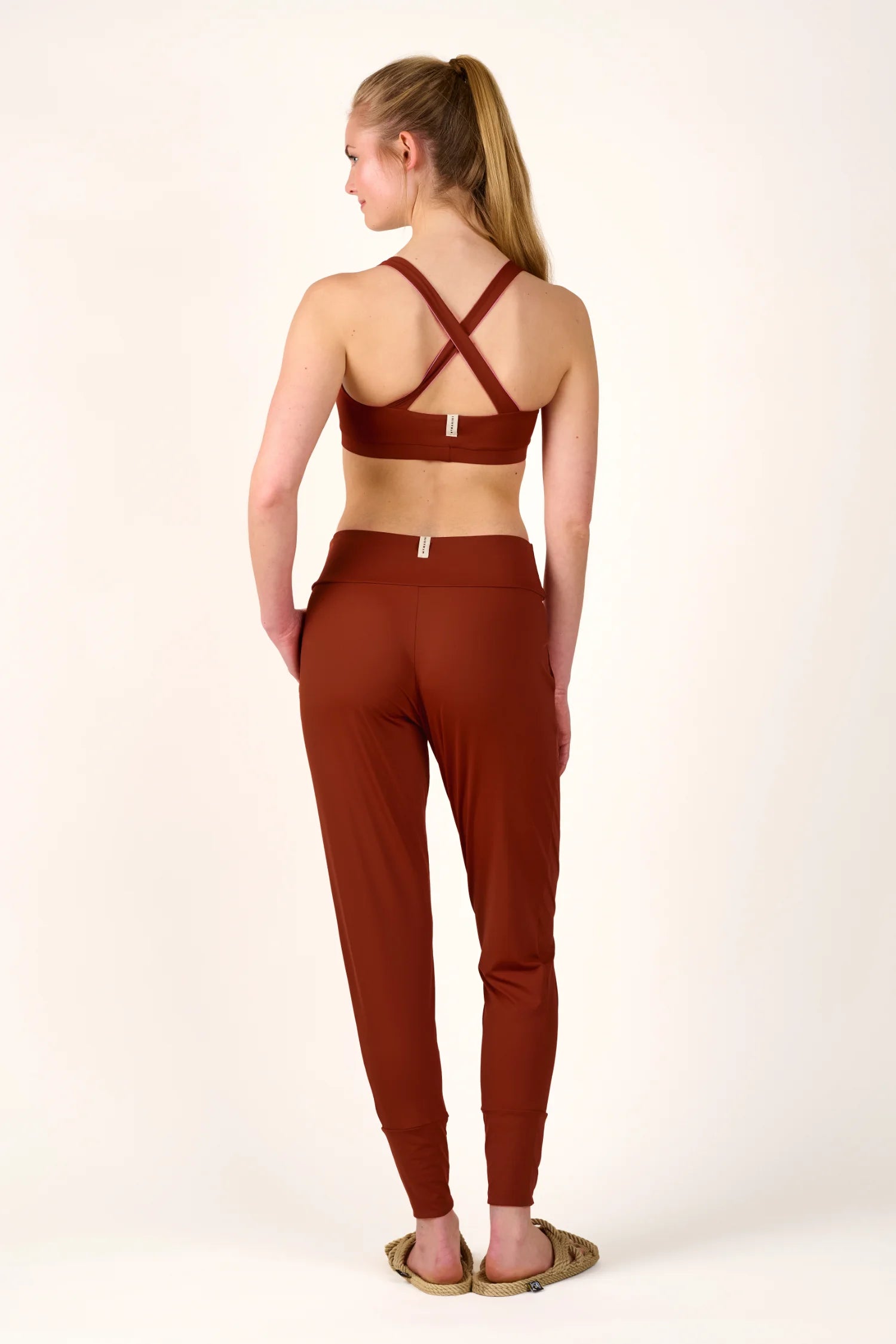 mymarini-loose-leggings-memories-sommerhose-in-rot-mit-weitem-bund-und-taschen image 2