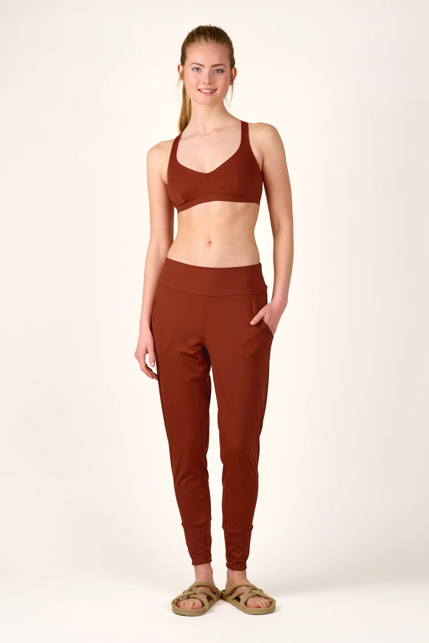 mymarini-loose-leggings-memories-sommerhose-in-rot-mit-weitem-bund-und-taschen image 1