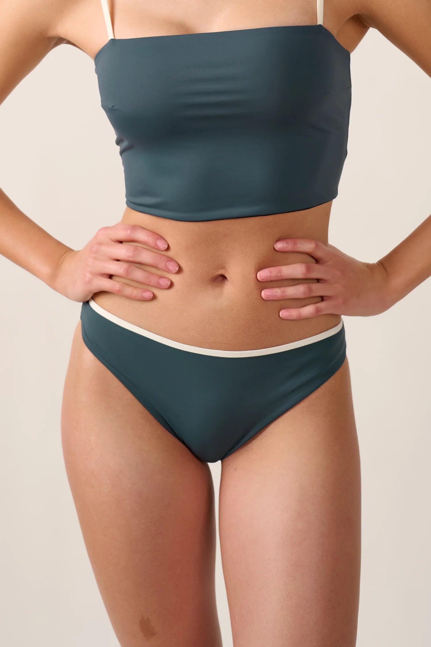 mymarini-pants-classics-wendbare-bikinihose-mid-high-cut-mit-mini-shape-effekt image 2