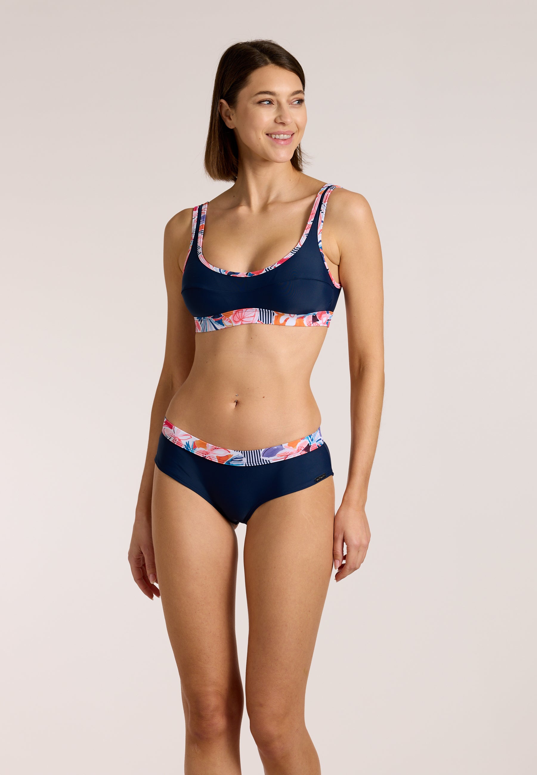 sunmarin-navy-bloom-bustier-bikini-set-mit-floralkanten-und-schalen image 1
