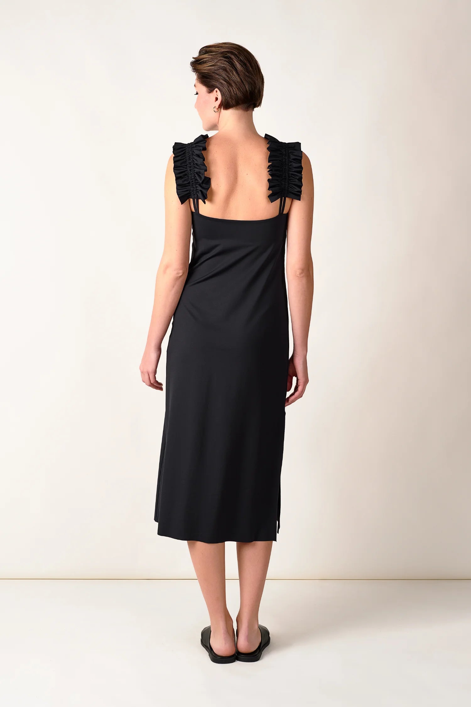 mymarini-dress-midikleid-mit-r-schen-schwarz image 2