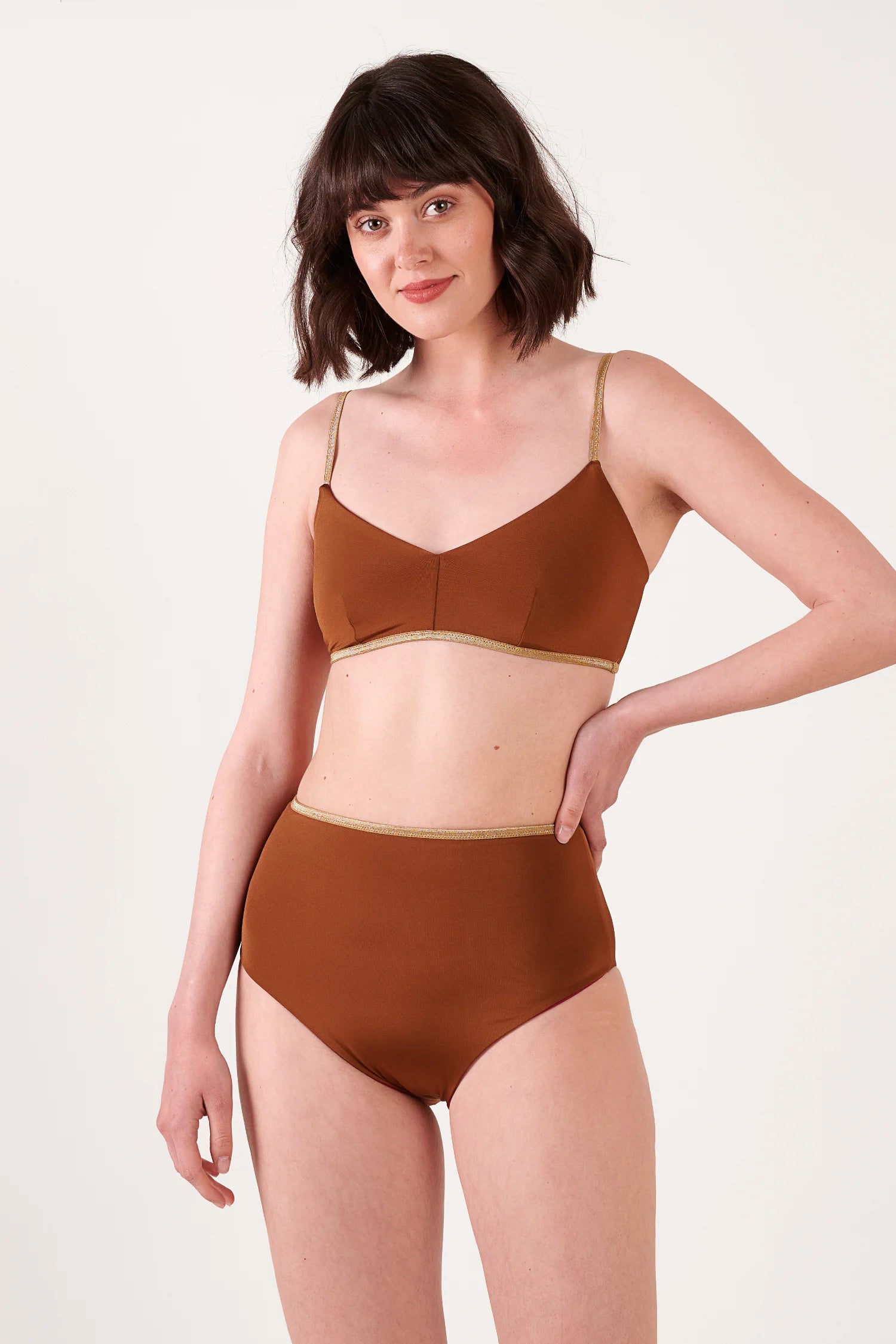 mymarini-sunny-bra-shine-bikini-oberteil-bralette-mit-v-ausschnitt-und-wende-des image 3