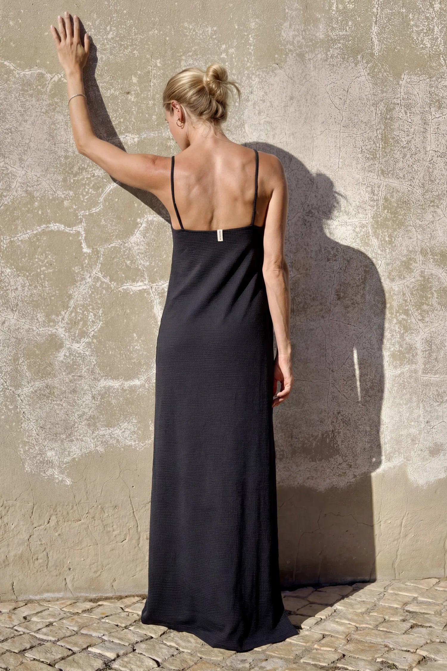 mymarini-vacation-dress-schwarzes-midi-sommerkleid-mit-schlitz image 2
