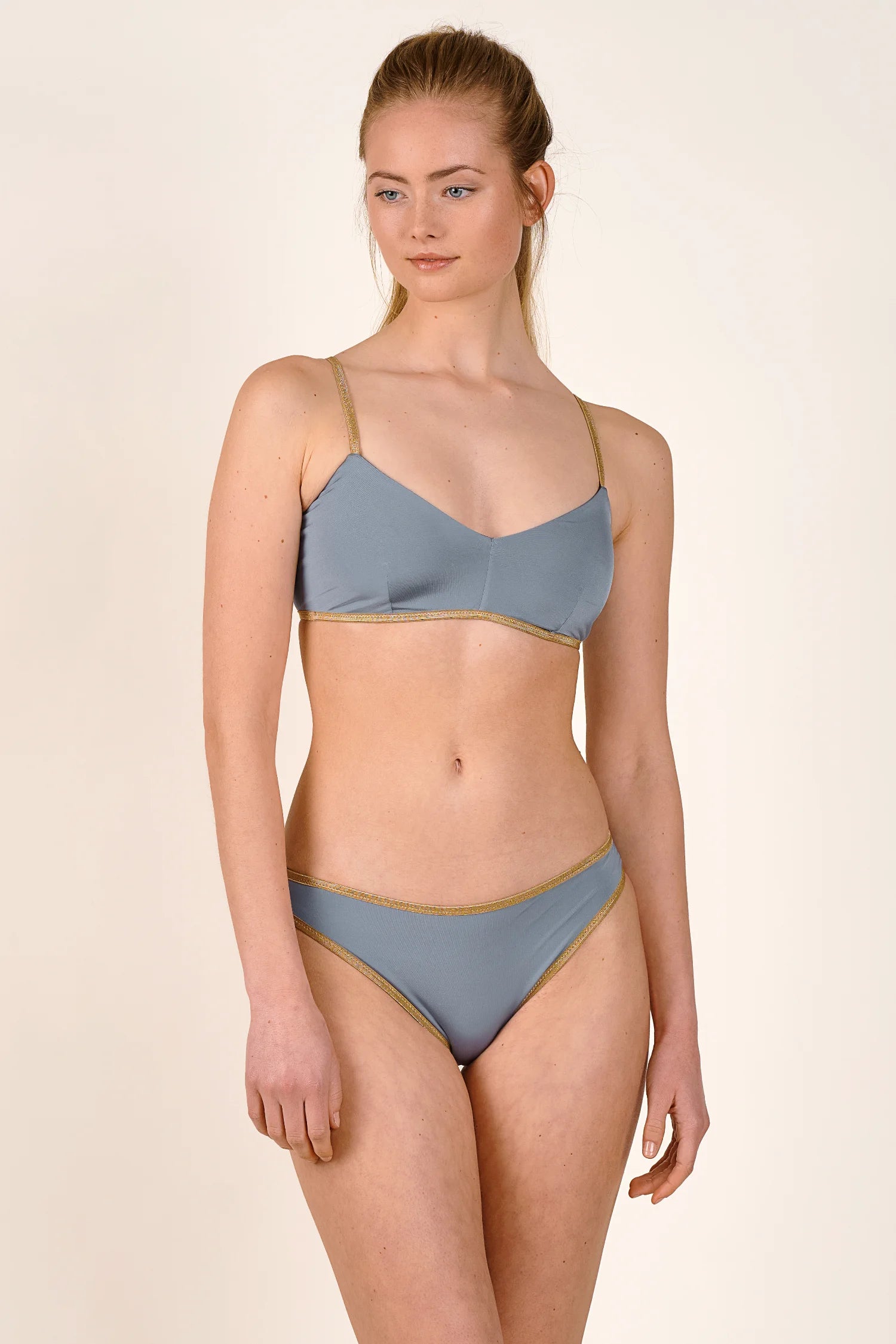 mymarini-pants-classic-shine-bikini-hose-klassische-hose-mit-mittelhohem-beinaus image 4