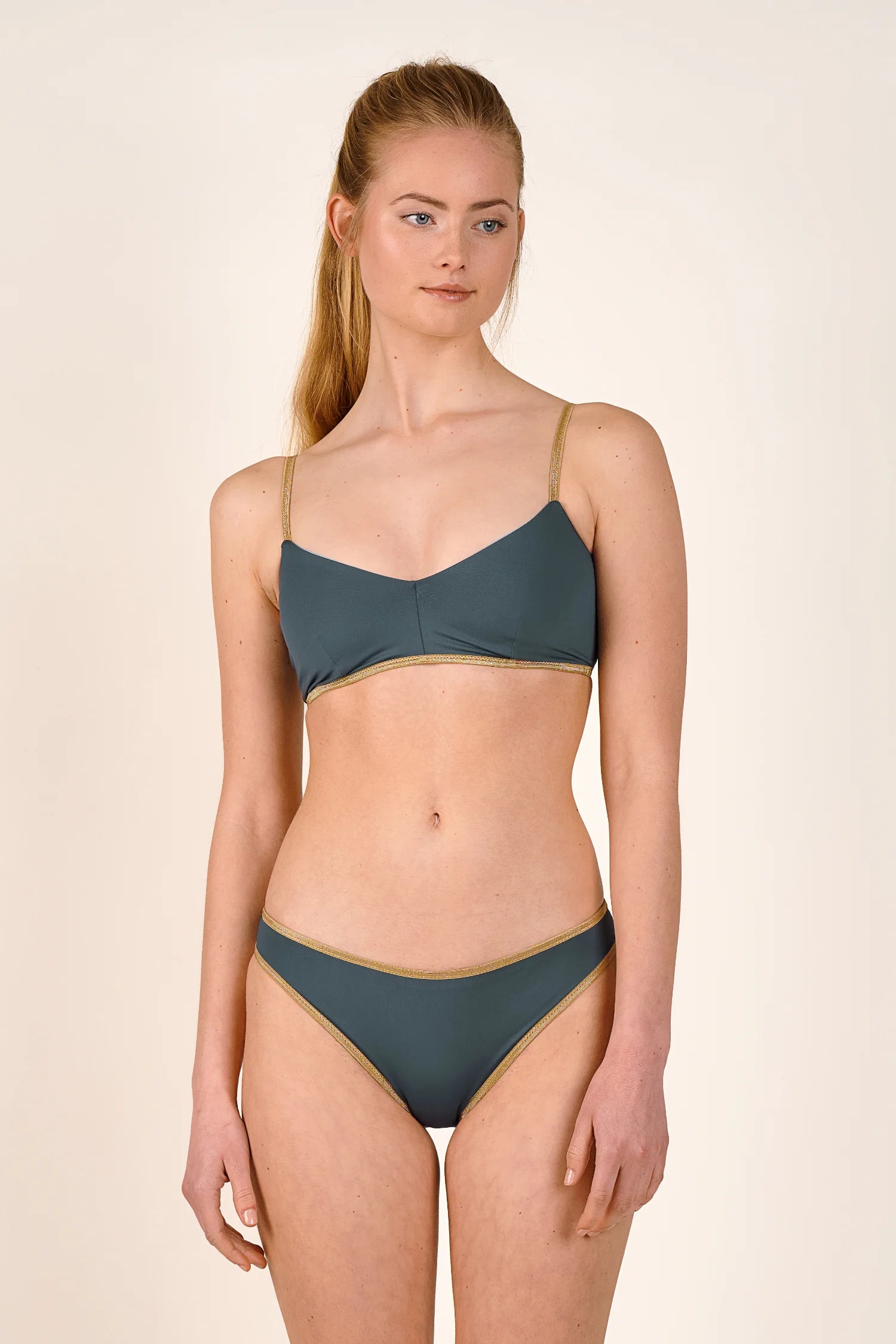 mymarini-sunny-set-crystal-grey-bikini-bralette-mit-shine-trim image 5
