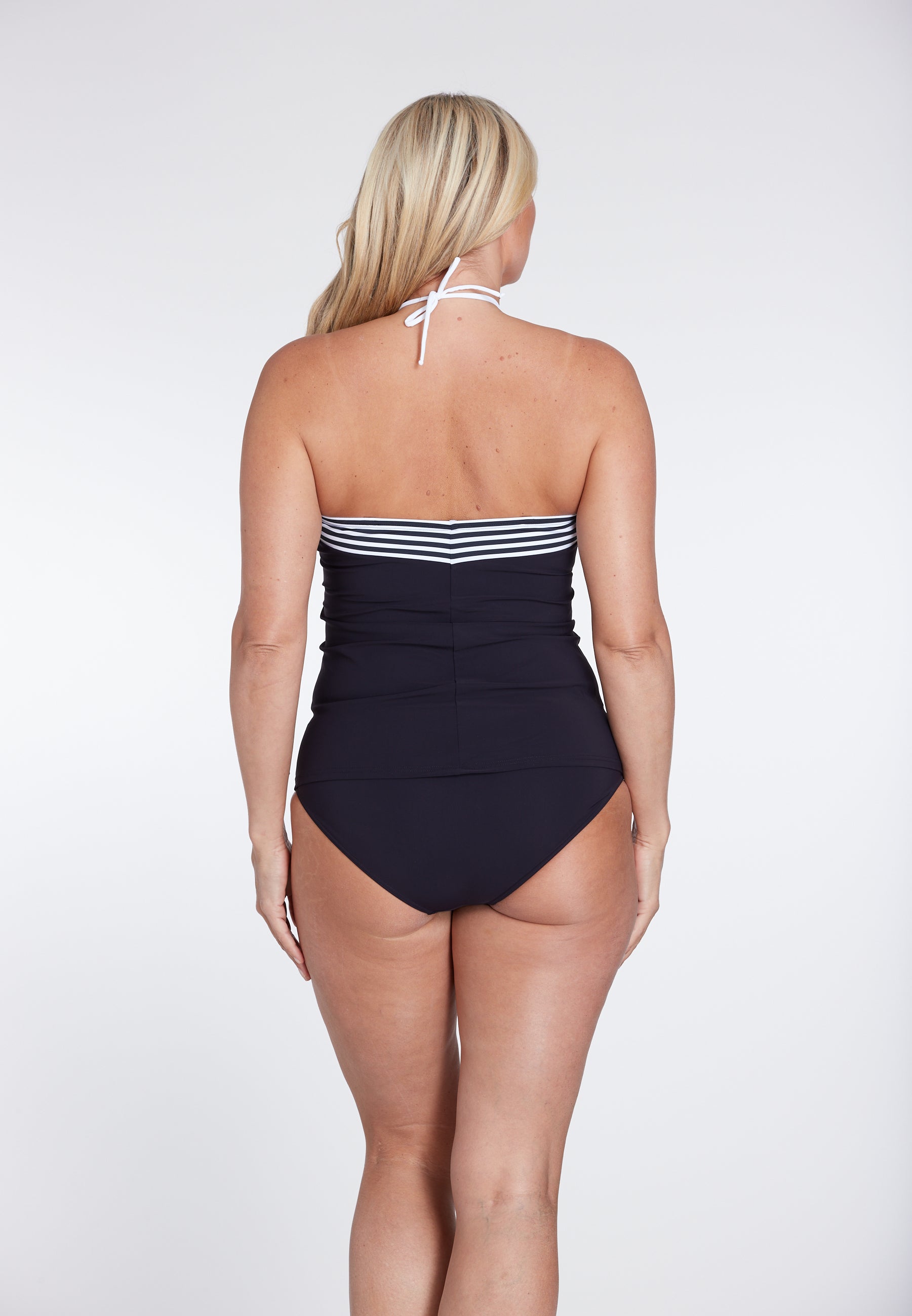 sunflair-essential-stripes-tankini-set-tankini-set-bandeau-in-navy image 7