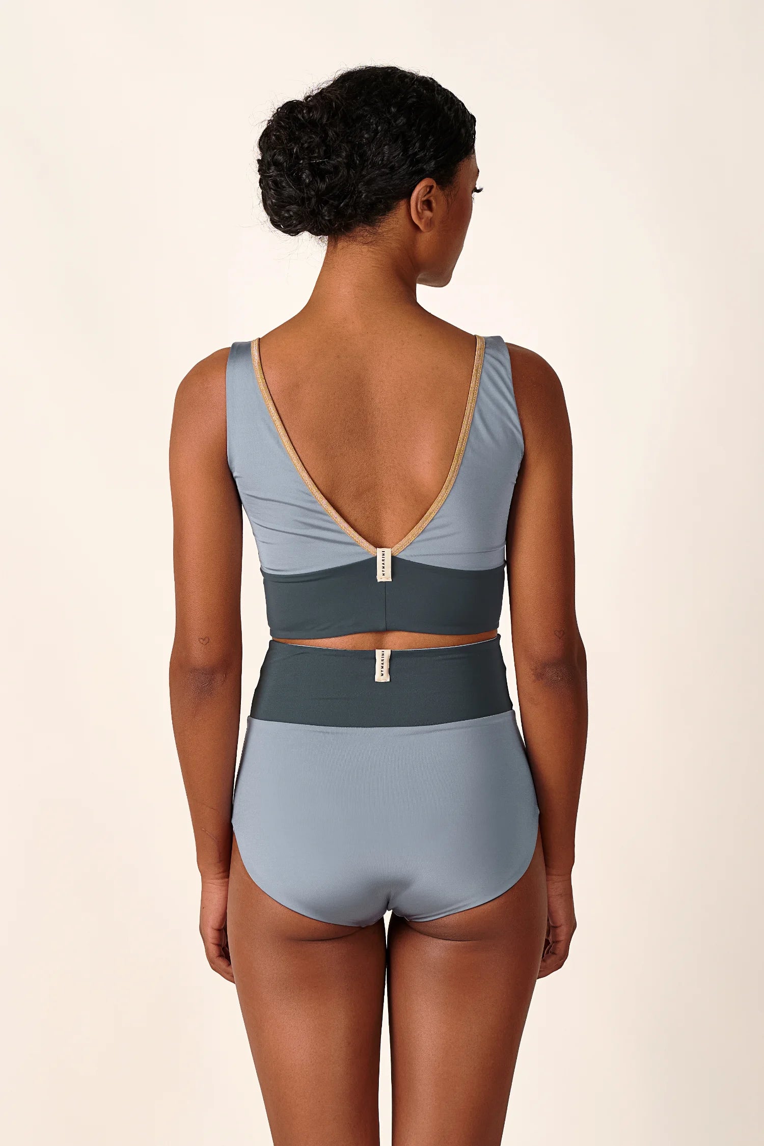 mymarini-yoga-set-crystal-grey-bikini-set-mit-v-neck-top-und-high-waist-surf-sho image 7