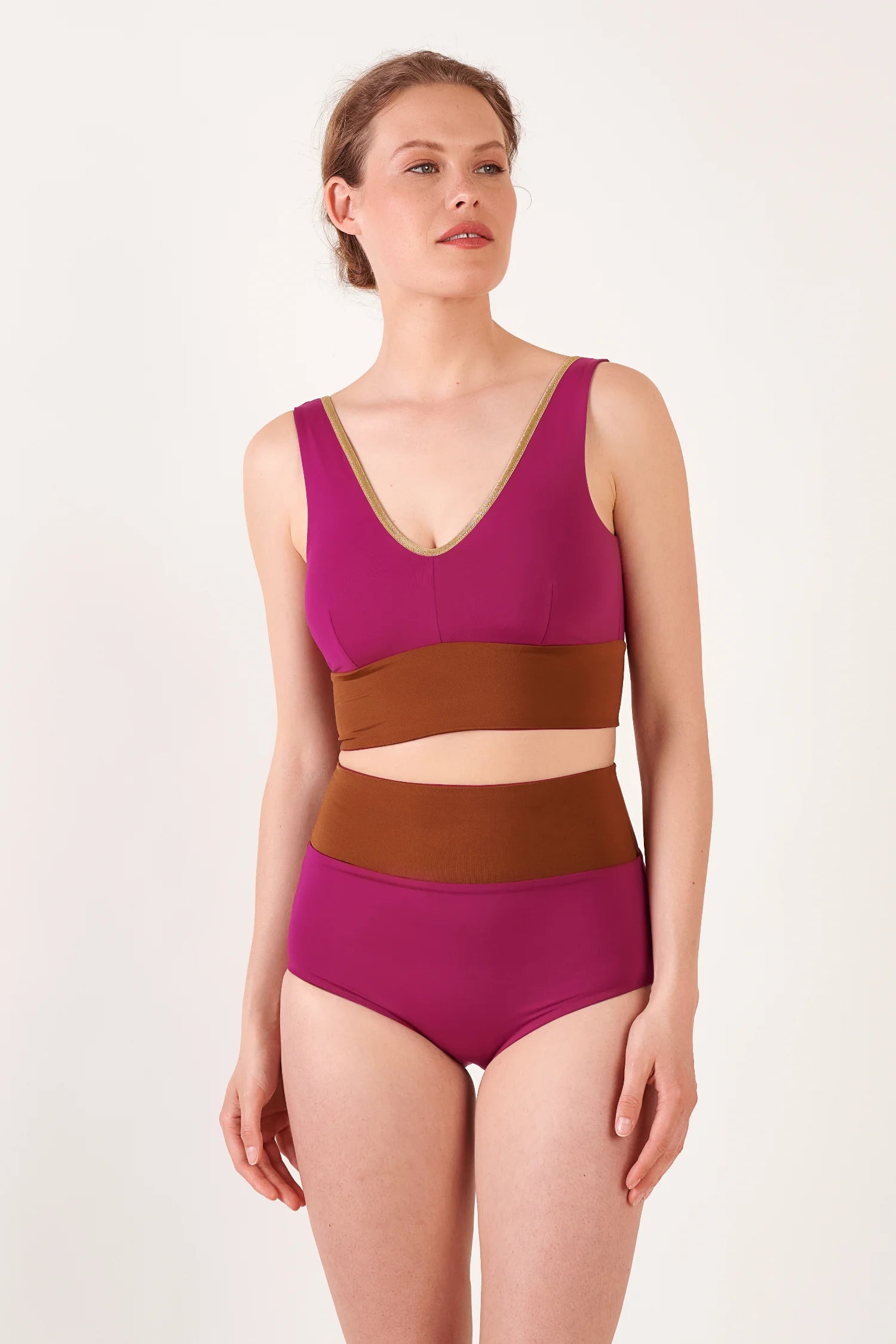 mymarini-yoga-top-shine-bikinitop-mit-v-ausschnitt-und-goldtrim-l-nger-geschnitt image 1