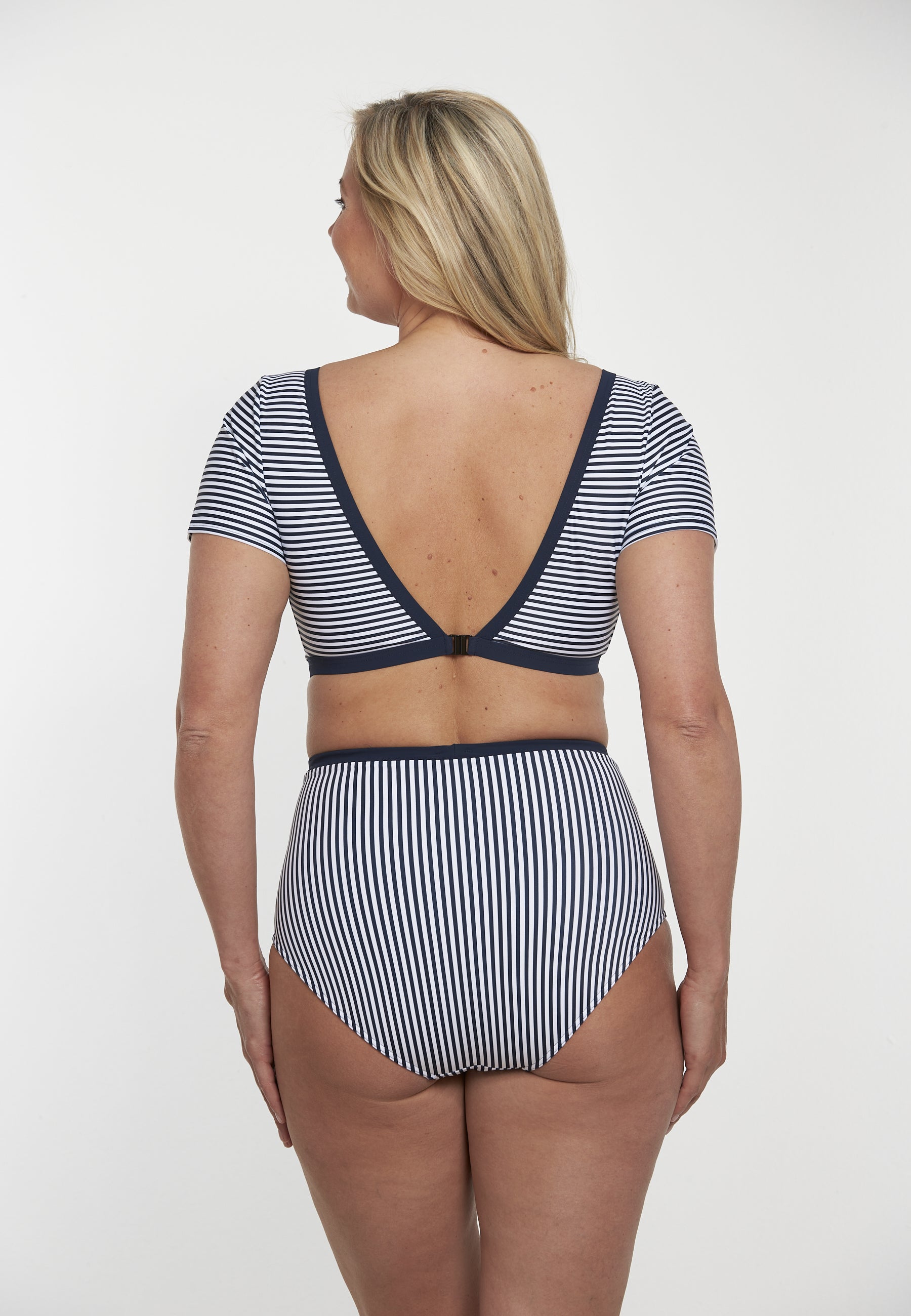sunflair-navy-stripe-classic-bikini-set-mit-v-top-und-taillenslip image 3