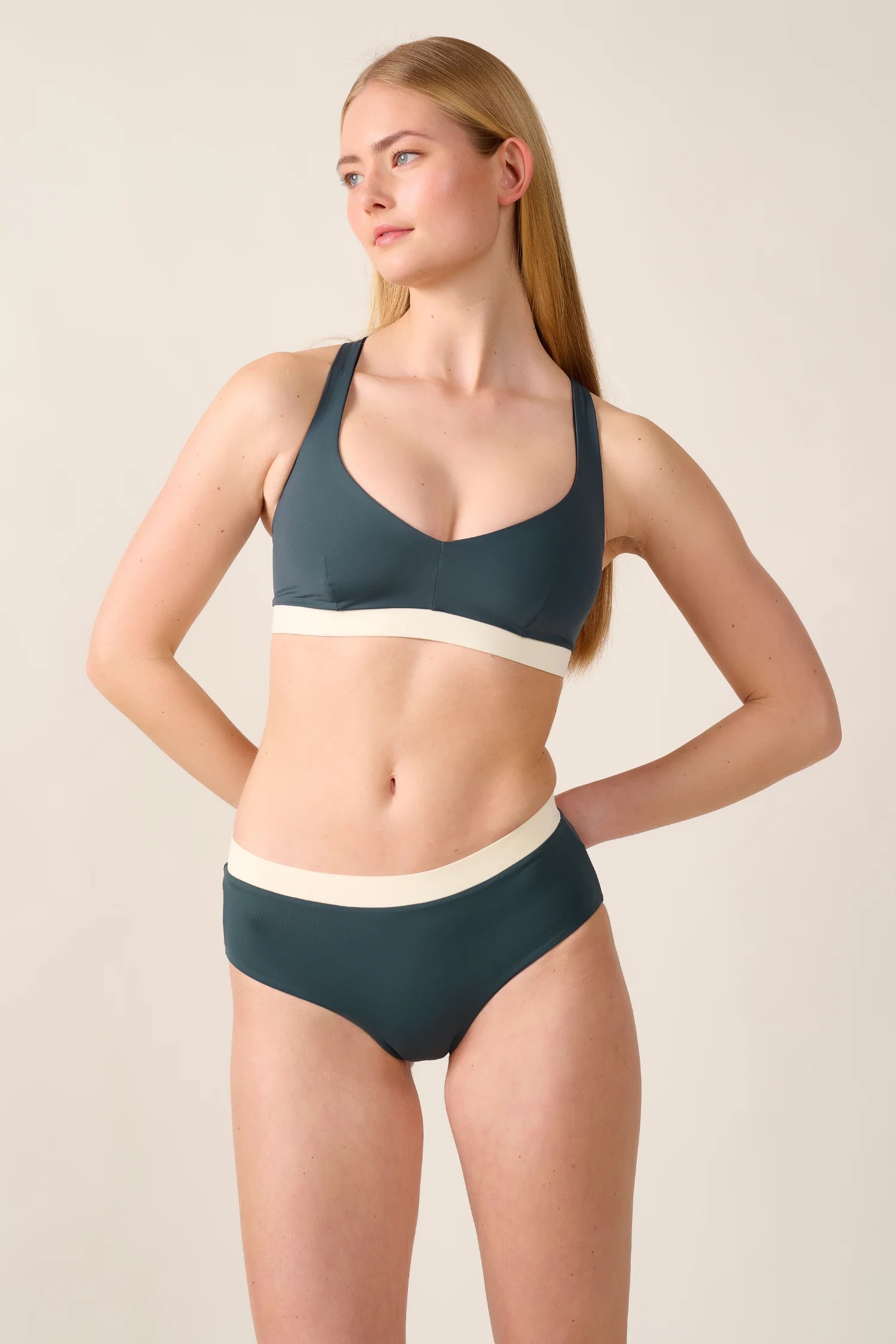 mymarini-sport-set-bikini-black-grey-white-crossback image 4