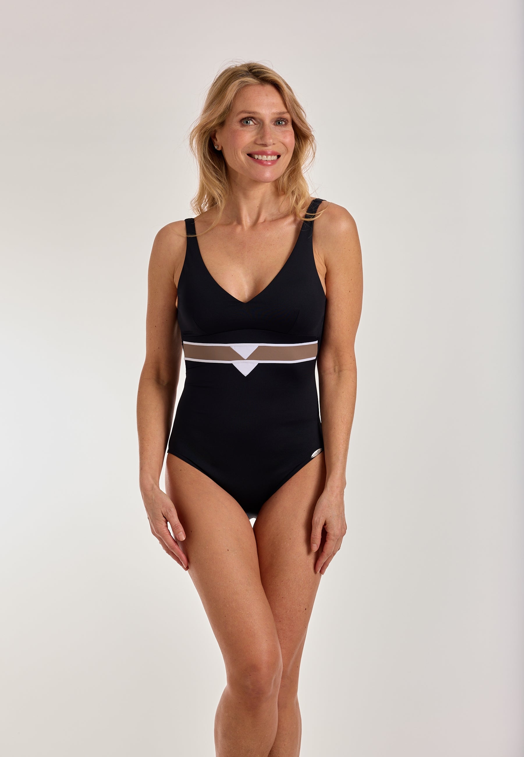sunflair-solid-base-badeanzug-uni-taillen-akzent-tiefer-r-cken image 3