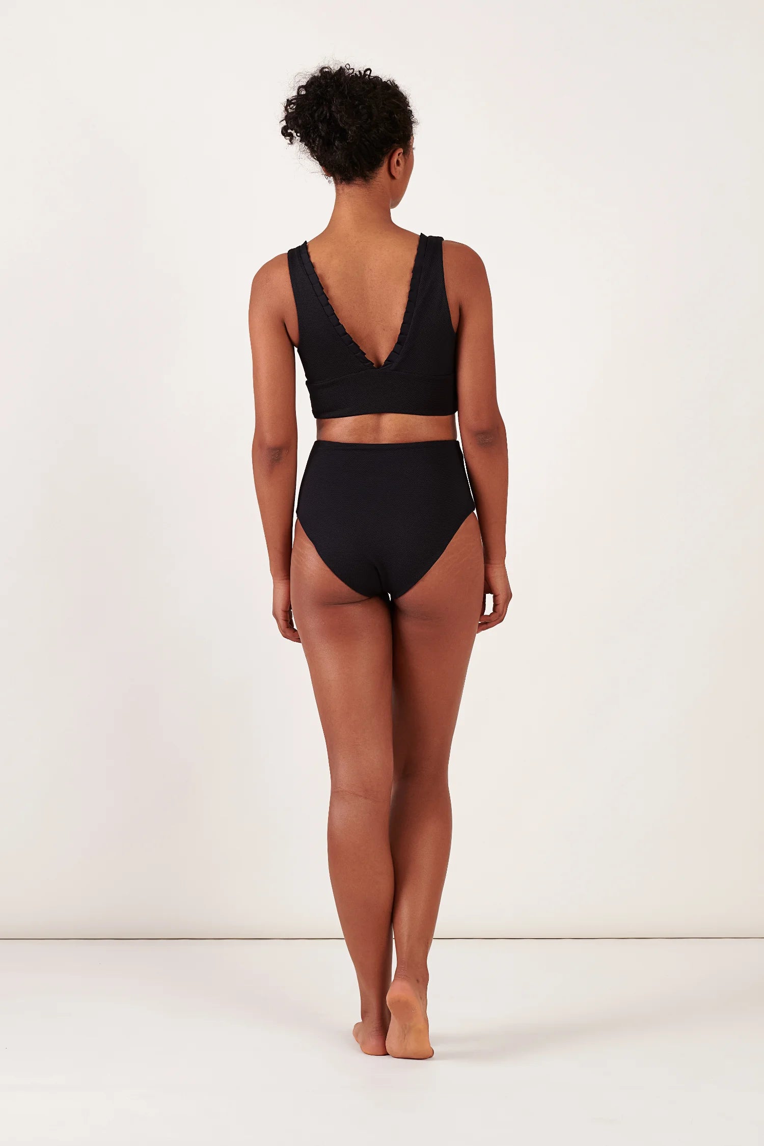 mymarini-top-no-5-bikini-oberteil-schwarz-mit-tiefem-v-ausschnitt image 2